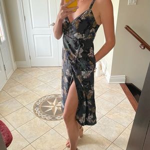 Floral aritzia/ Wilfred wrap dress - adjustable straps and POCKETS!